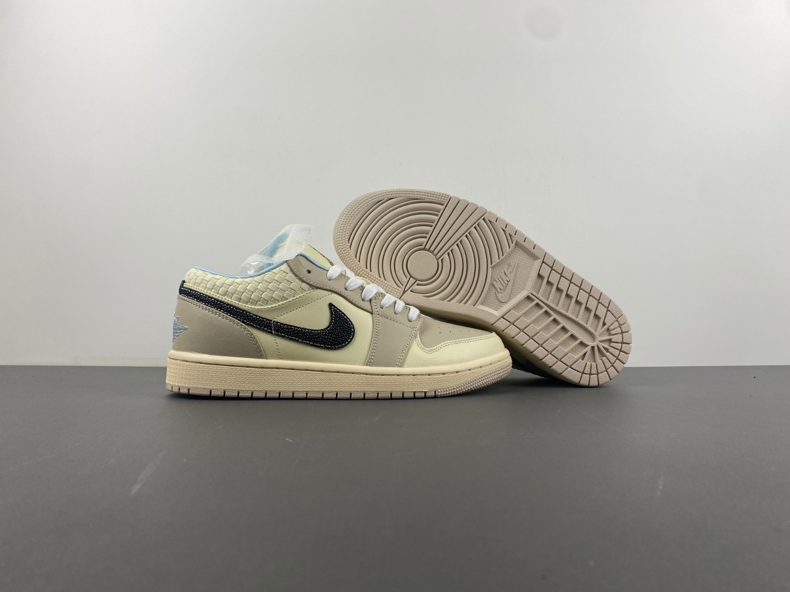 air jordan 1 low drops in neutral “sanddrift” hq3440-101