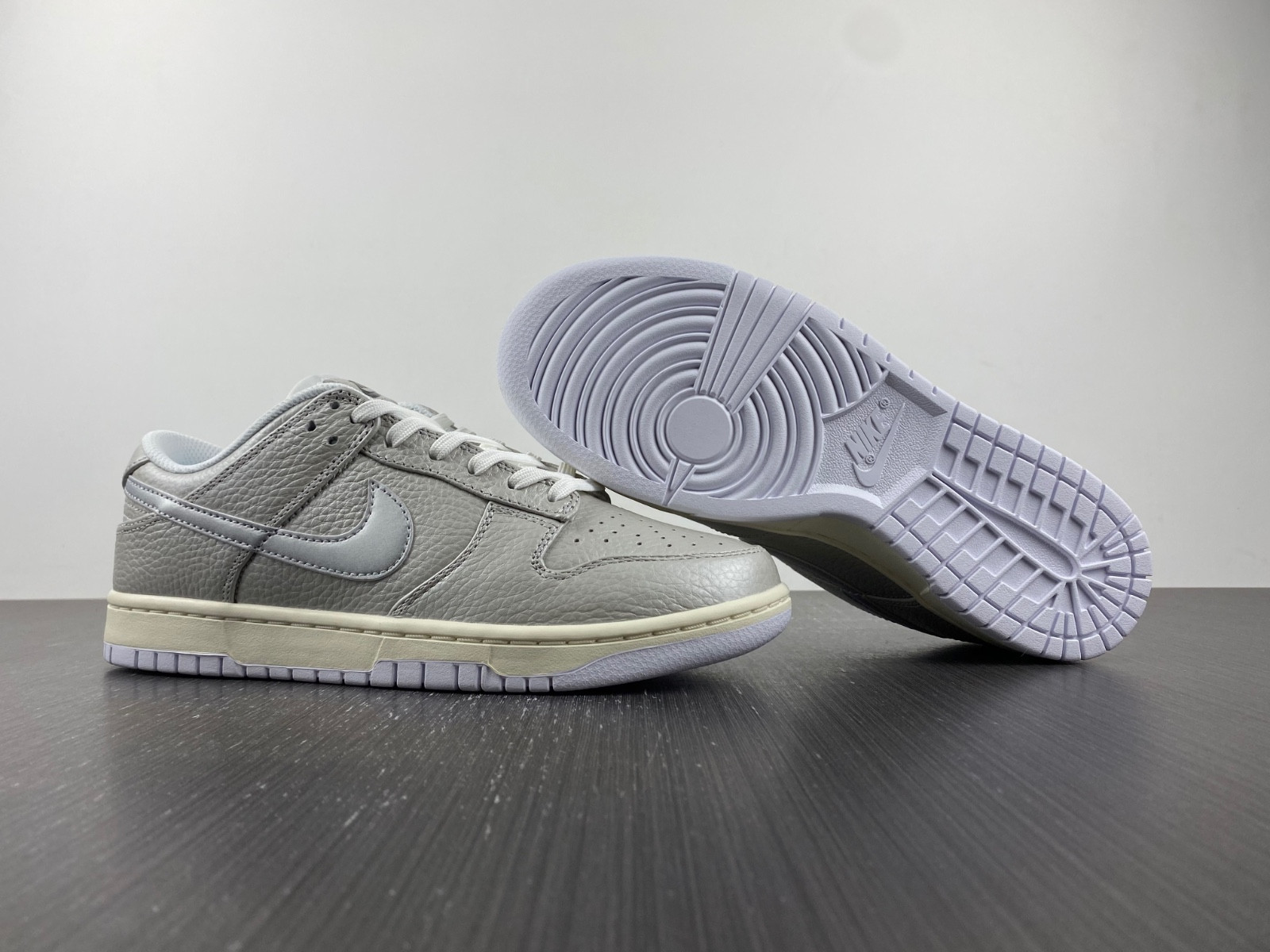 nike dunk low se ''metallic silver'' dx3197-095