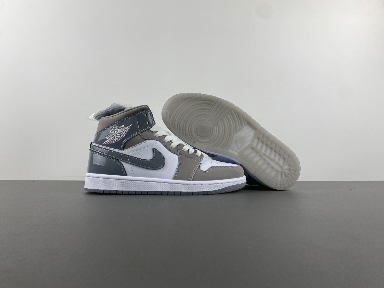 Air Jordan 1 Mid SE ''Patent Cool Grey'' HF3216-100