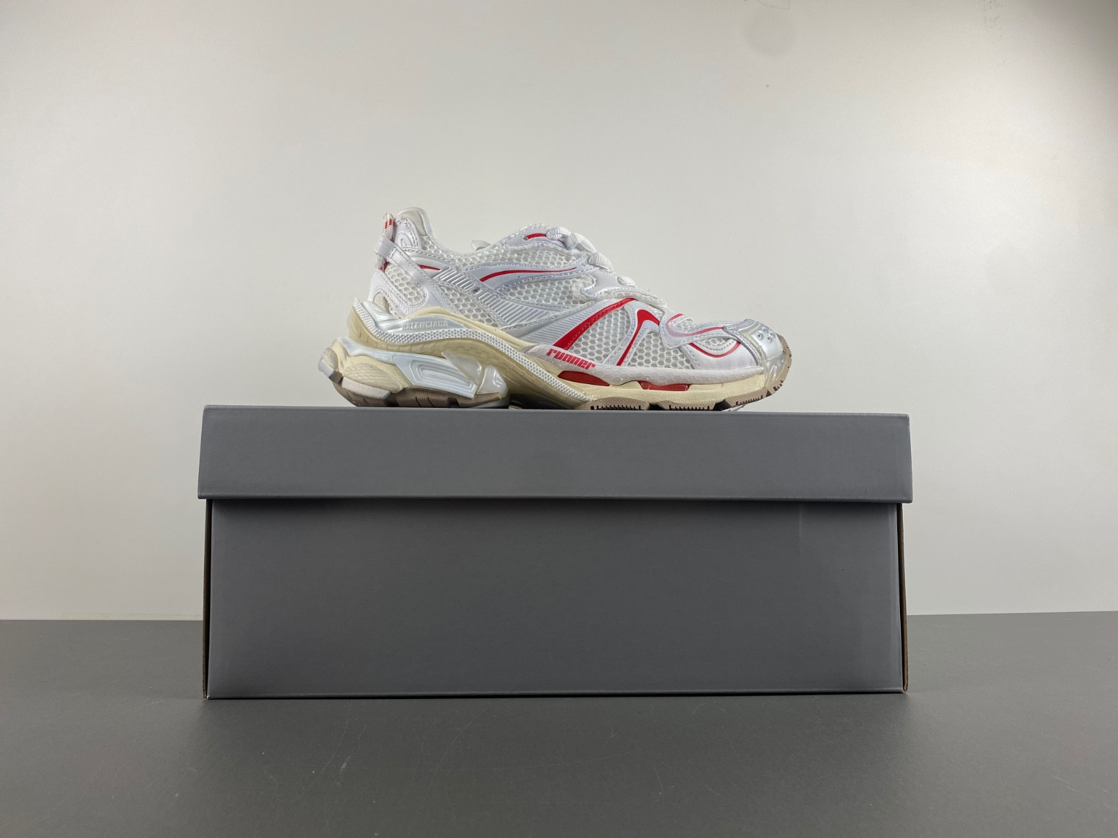 Ba*len*cia*ga runner sneaker