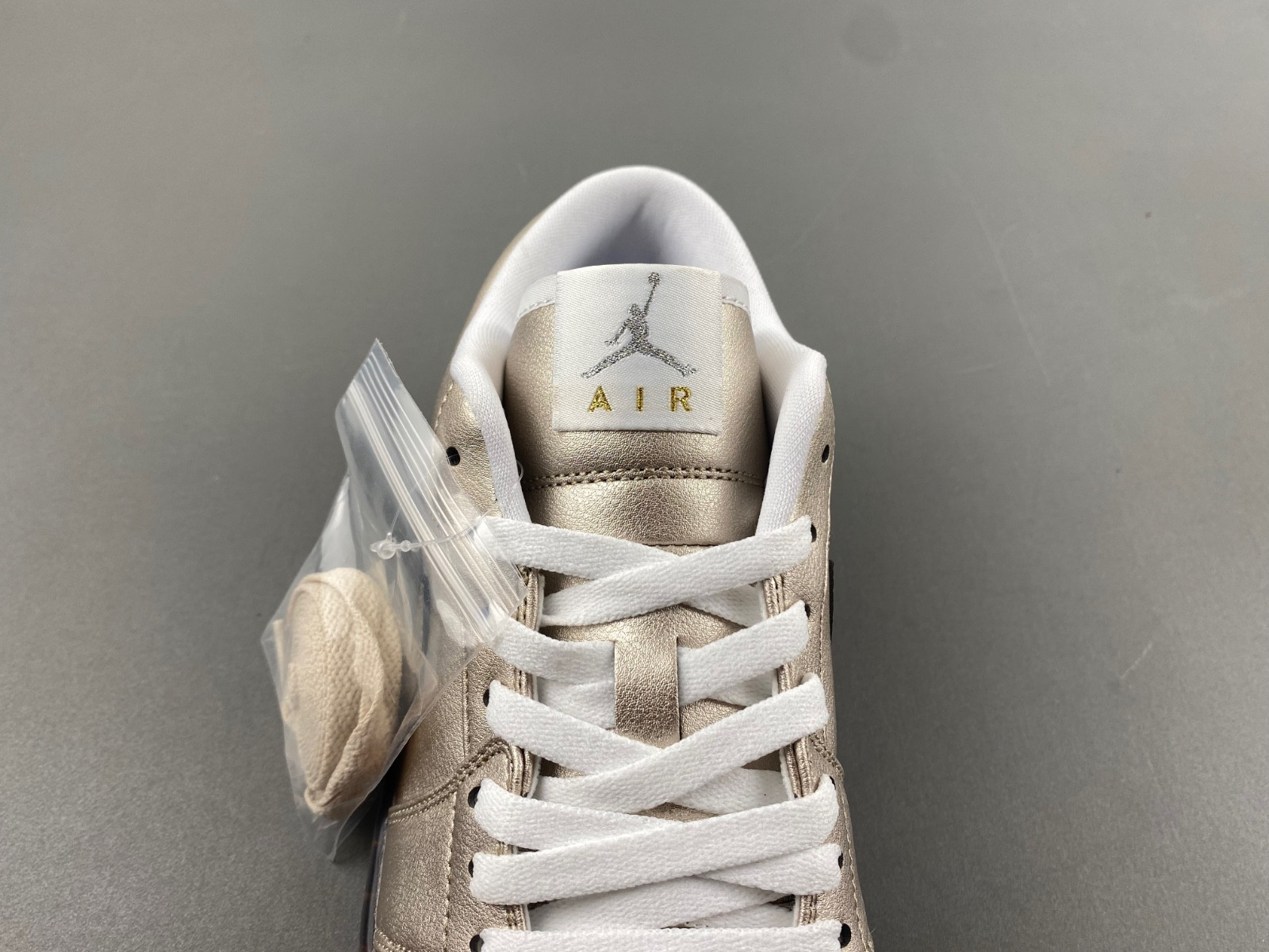 Air Jordan 1 Low SE “Metallic Zinc” HQ3529-099