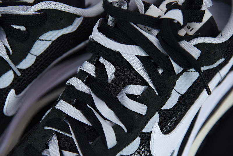 nike ldwaffle x sacai black white cv1363-001