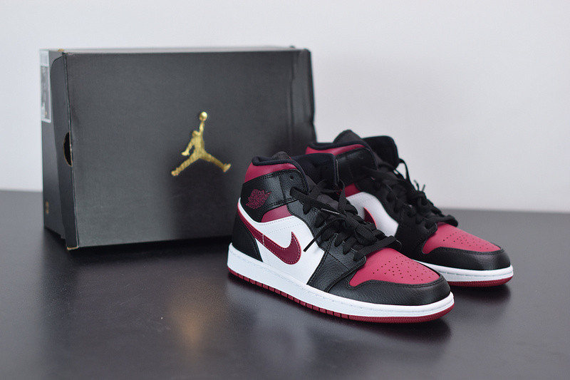 air jordan 1 mid resembles the “bred toe” 554724-066
