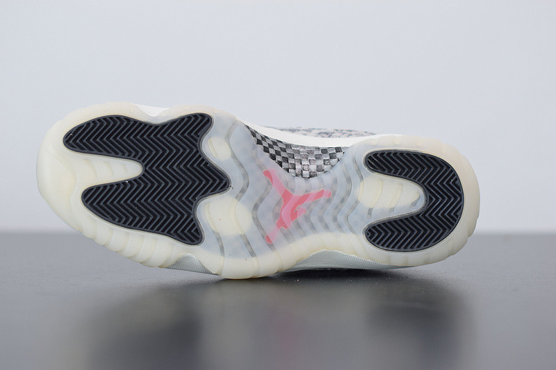 air jordan 11 low snakeskin “light bone” cd6846-002