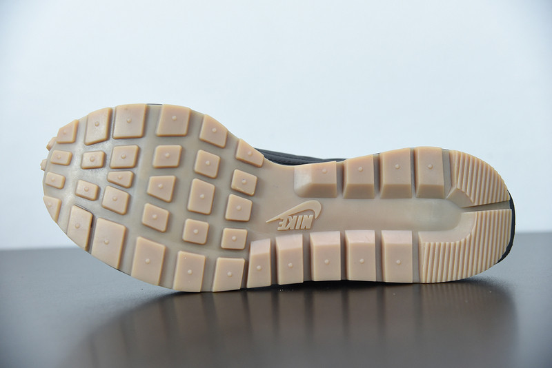 nike vaporwaffle sacai 