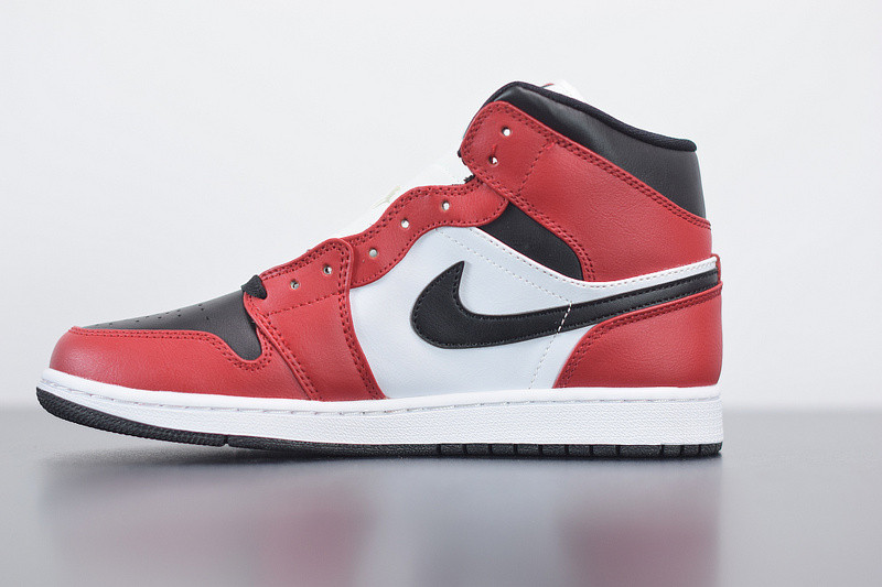 air jordan 1 mid “chicago black toe” 554724-069