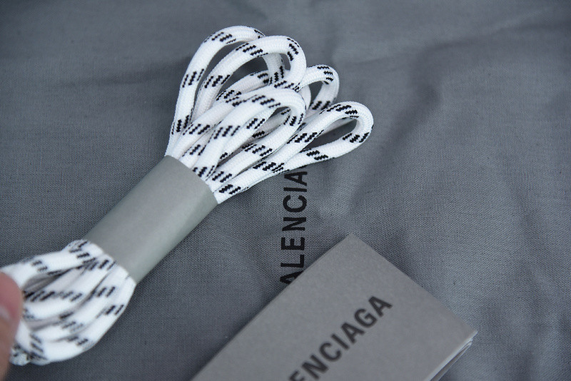 bc triple s trainer white 524039 w09oh 3005