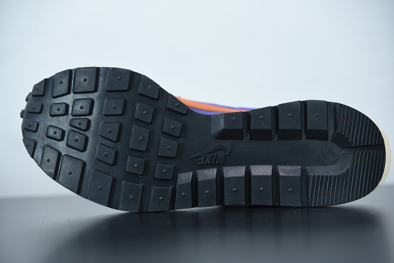 nike vaporwaffle sacai dark iris dd1875-500