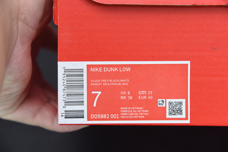 nike dunk low with silver cracked leather do5882-001