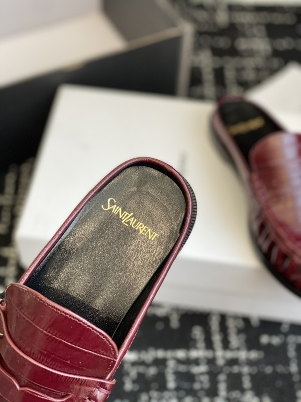 SAINT LAURENT Sneaker