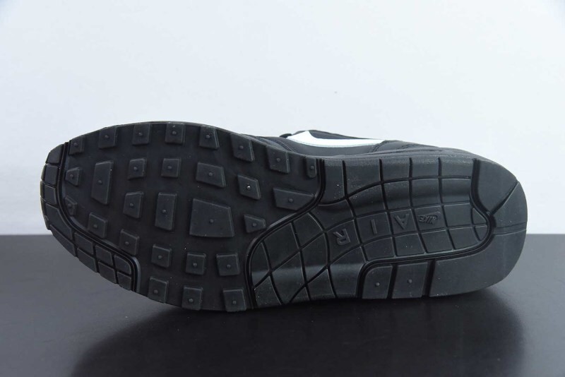 Supreme x Nike Air Max 1 ’87 “Black/White” HF8813-001