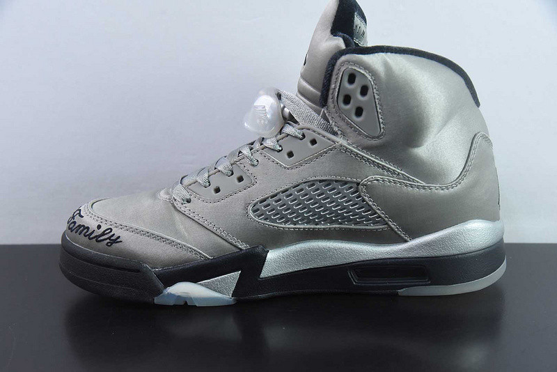 Air Jordan 5 Wings Medium Grey / Black IO2038-001