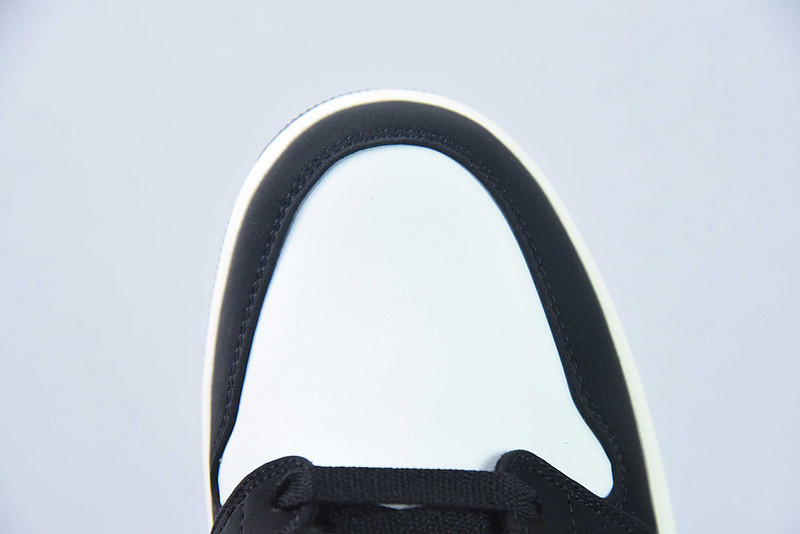 air jordan 1 low strikes up a “vintage panda” fb9893-101