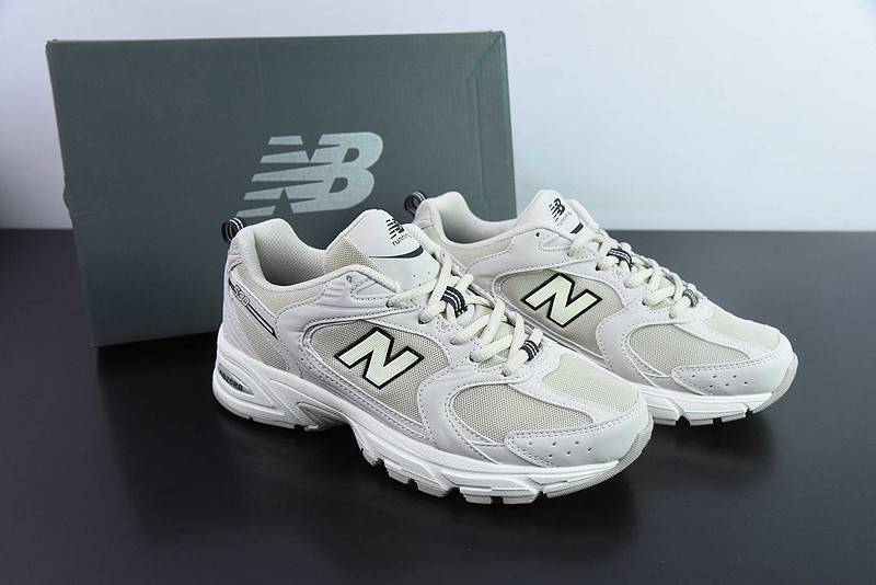 NEW BALANCE SNEAKER