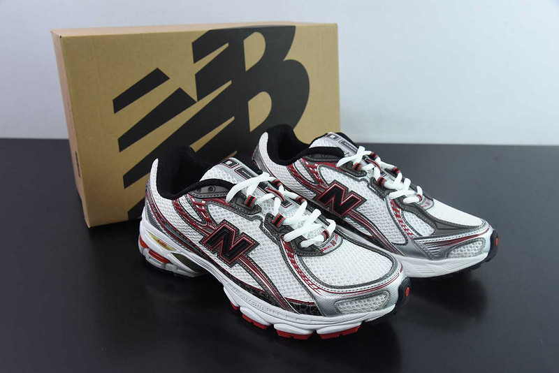 NEW BALANCE SNEAKER