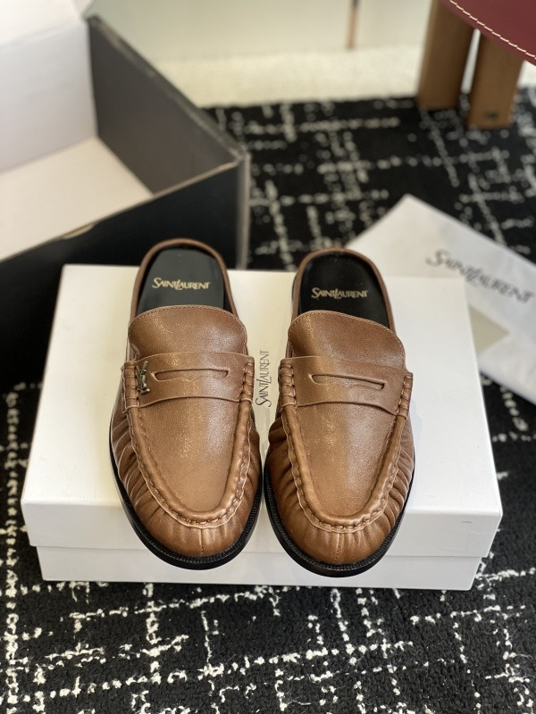 SAINT LAURENT Sneaker