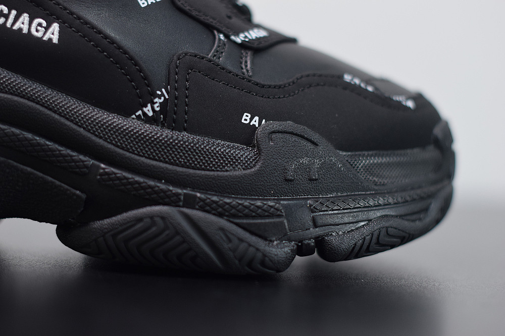 bc triple s trainer 524039 w06e2 2020