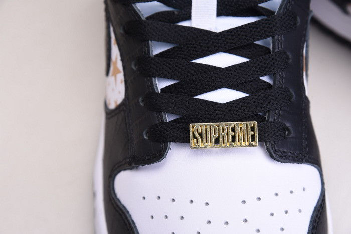 S*p*e x nike sb dunk low white/metallic gold-black dh3228-102